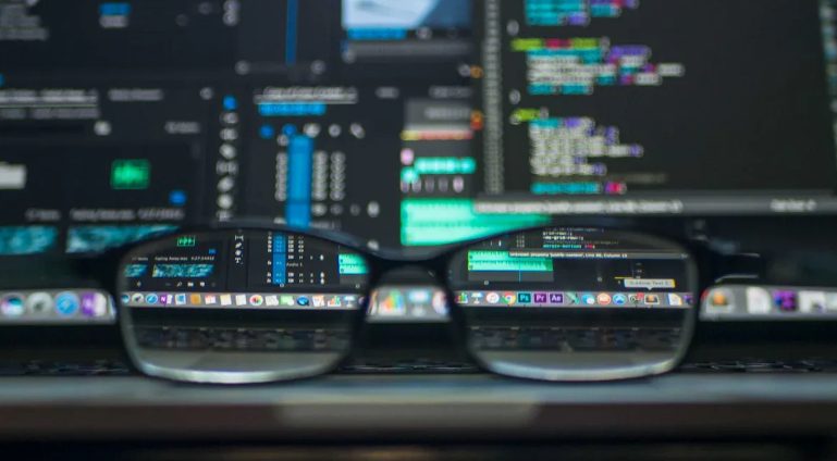 Architecture diagram of database server for multiplayer online games Architecture diagram of database server for multiplayer online games