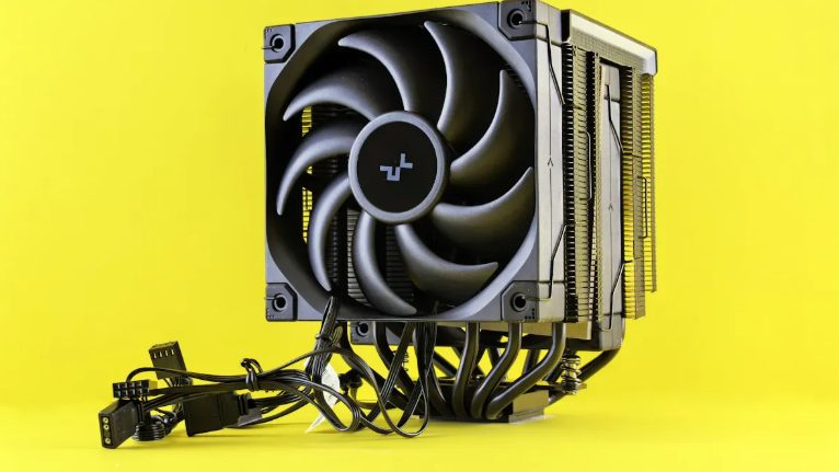 Diagram showing liquid cooling loops improving PUE in a US data center with high-density racks