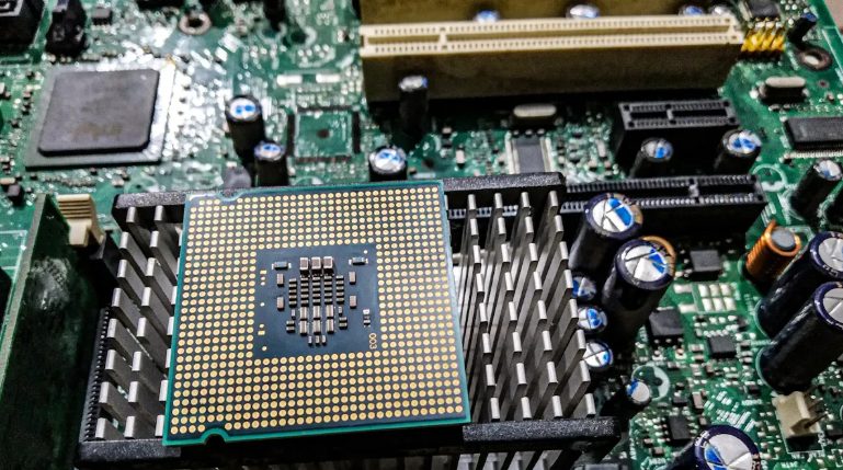 Diagram showing CPU orchestration, retrieval, memory flow, and AI agent server workload paths