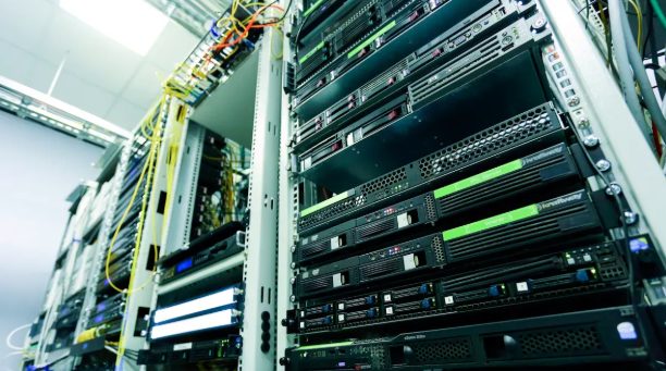 SLM vs LLM server resource comparison